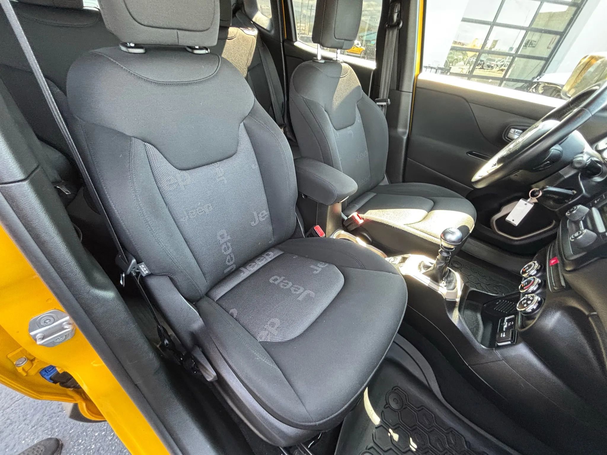 Used 2015 Jeep Renegade Latitude image 7