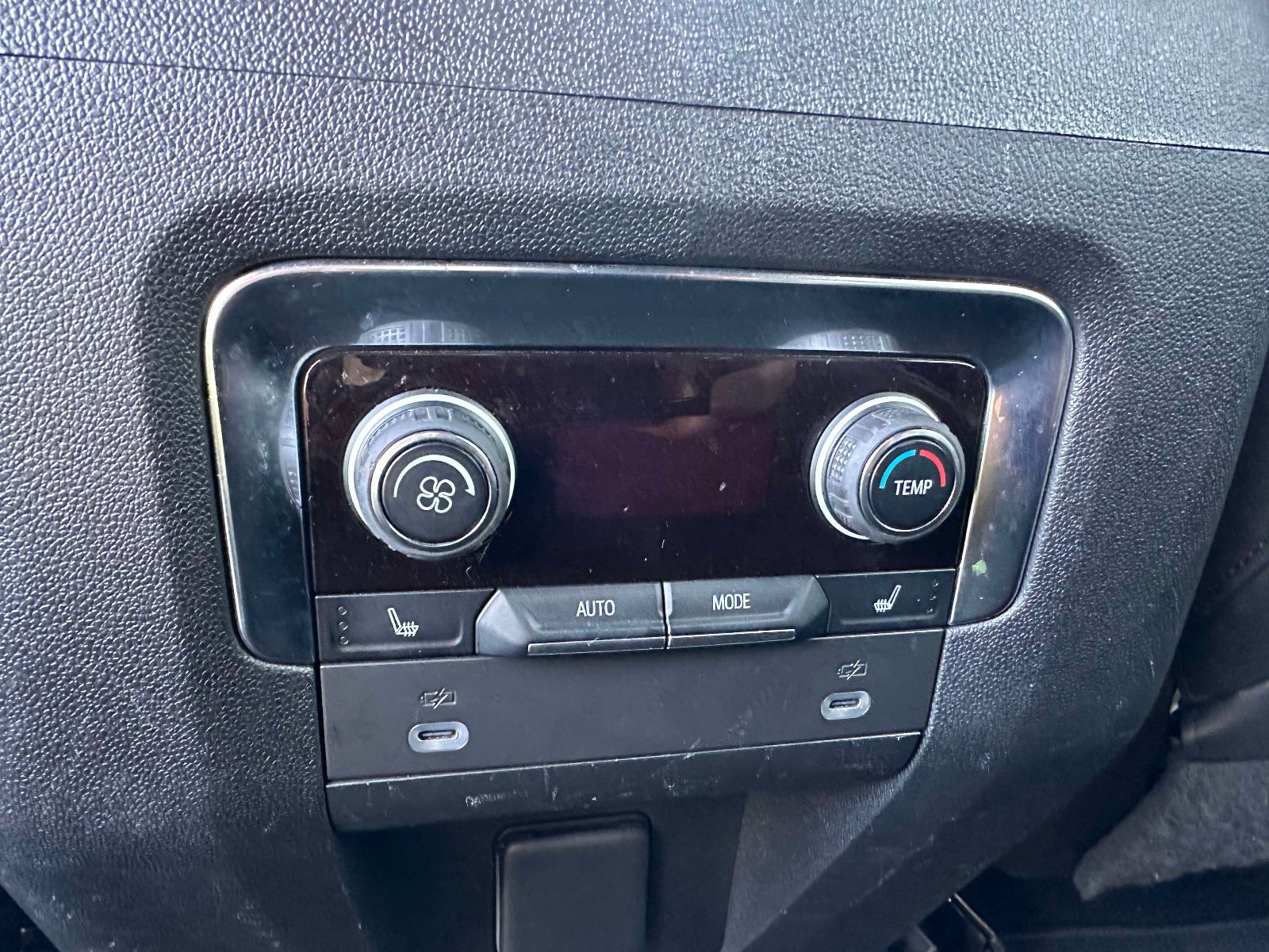 Used 2022 Chevrolet Tahoe Z71 w/ Luxury Package image 13