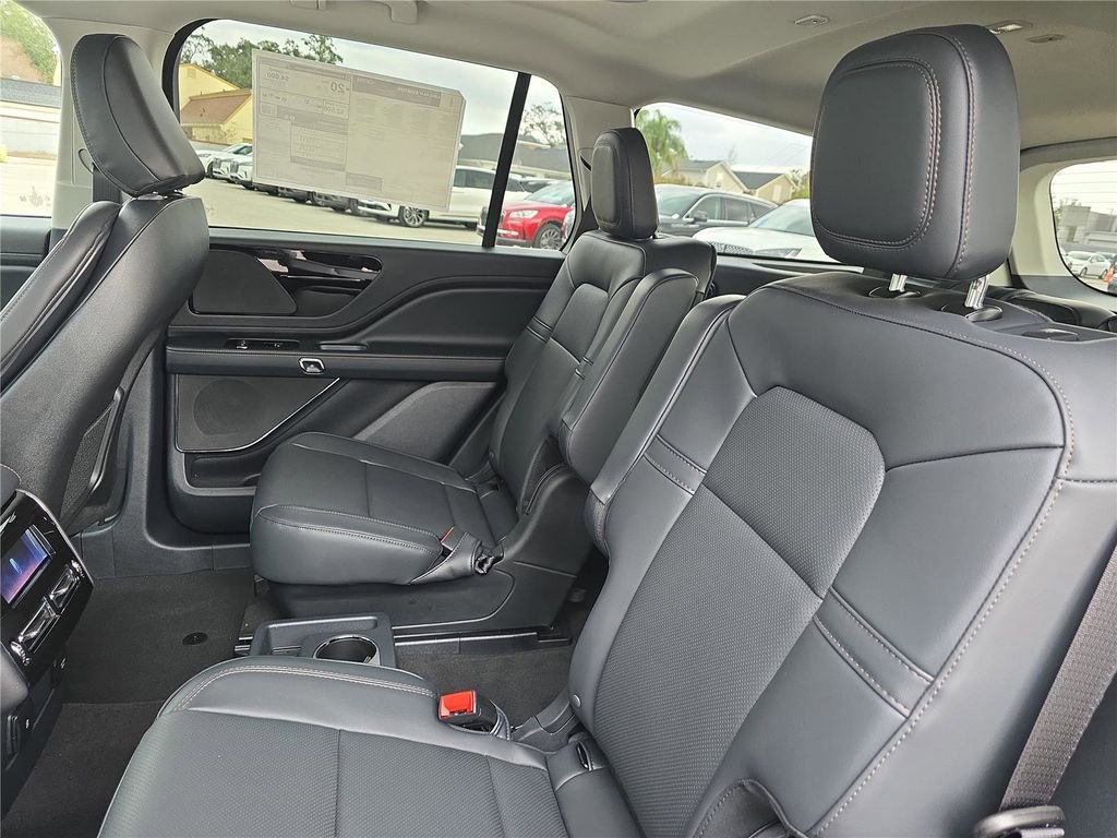 New 2026 Lincoln Aviator AWD image 12