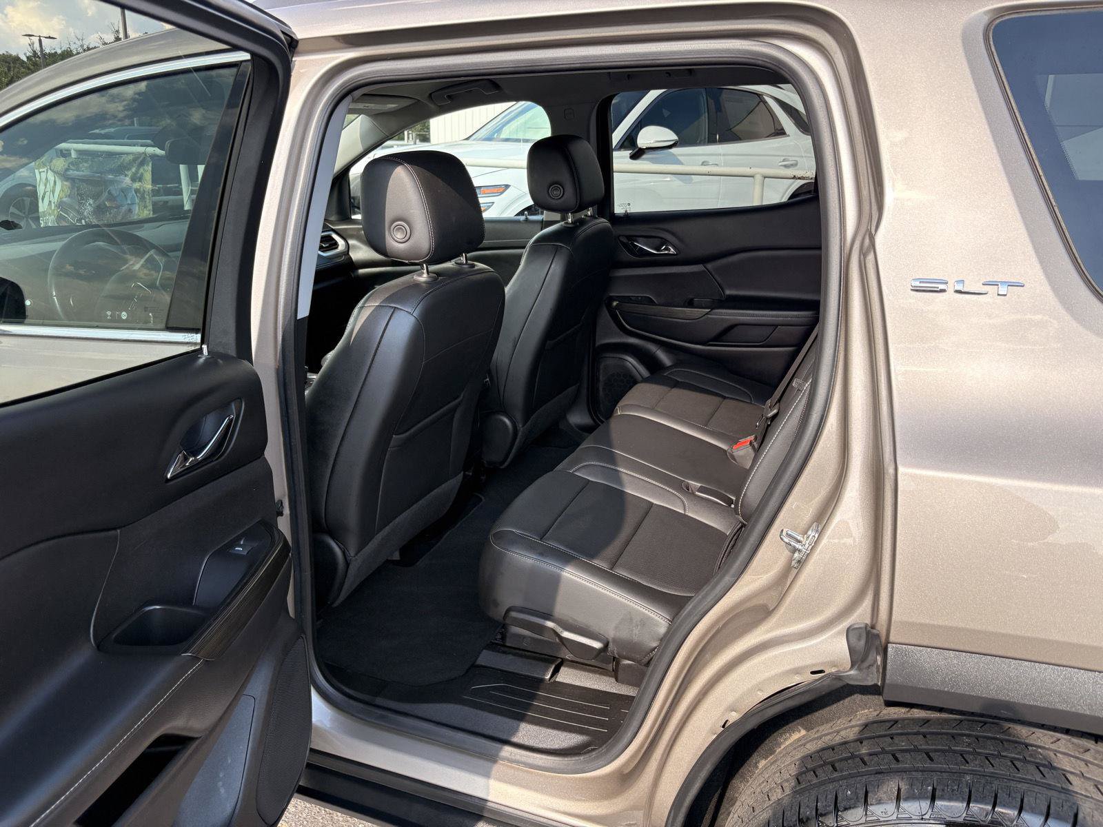 Used 2023 GMC Acadia SLT AWD/4WD image 26