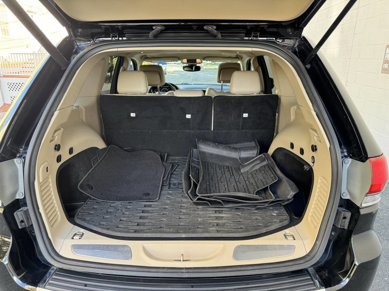 Used 2018 Jeep Grand Cherokee Limited image 22