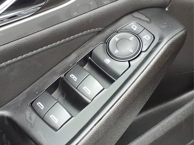 Used 2023 Chevrolet Traverse LT FWD image 17
