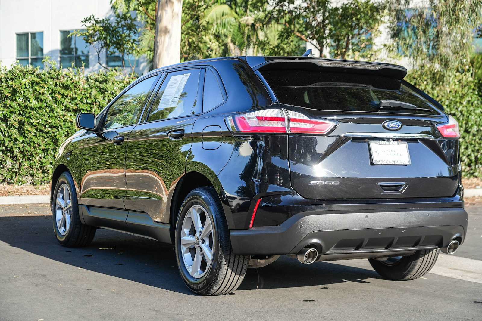 Used 2020 Ford Edge SE w/ Cargo Accessory Package AWD/4WD image 8