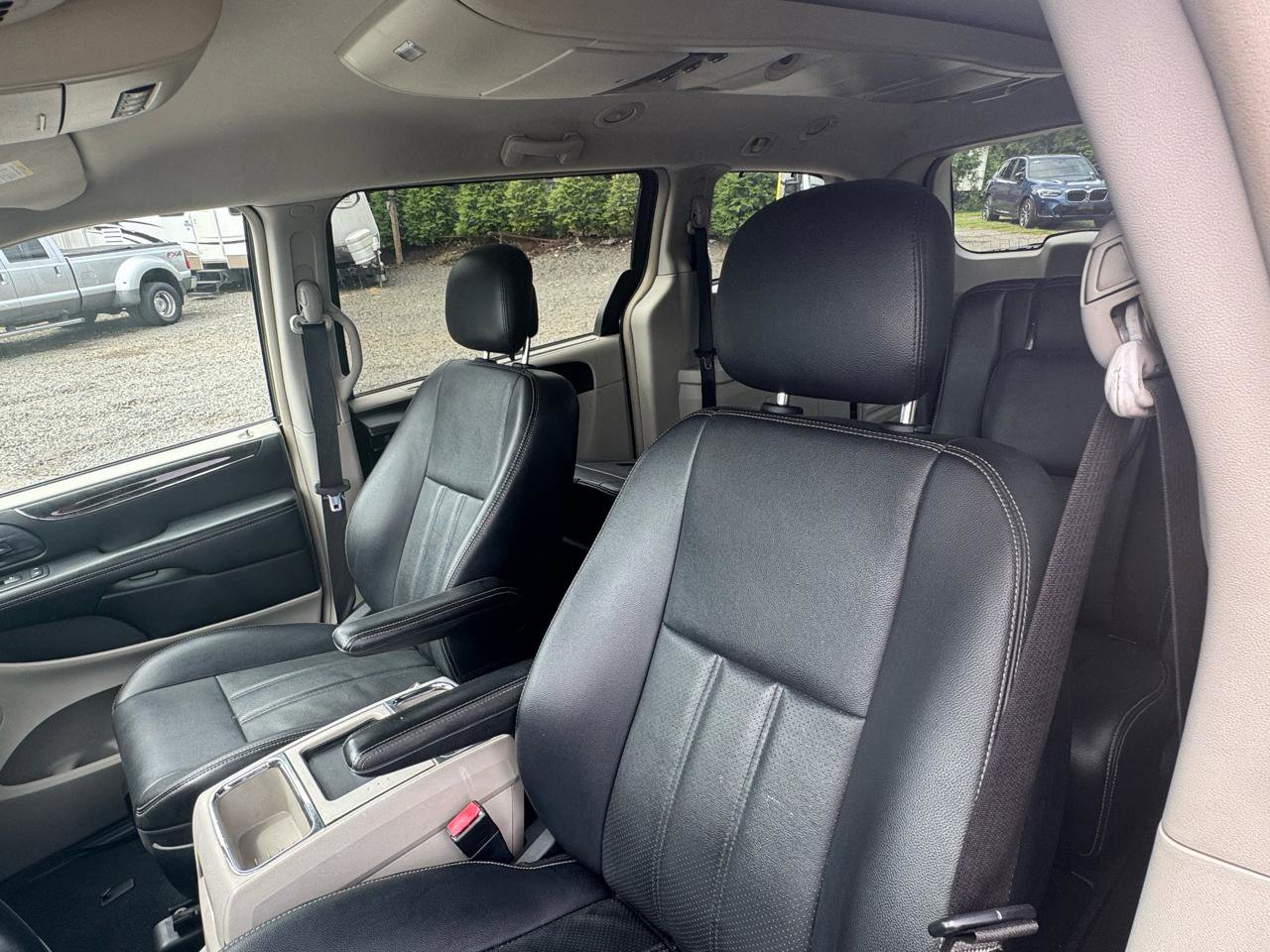 Used 2012 Chrysler Town & Country Touring-L w/ Entertainment Group #2 FWD image 12