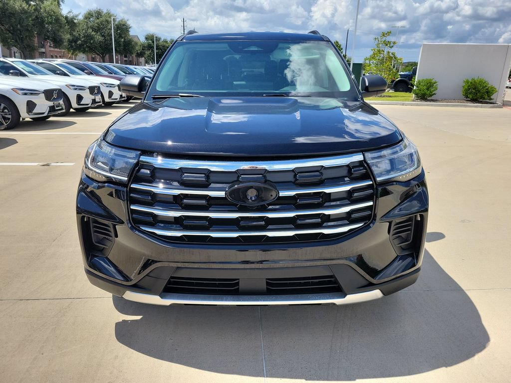 Used 2026 Ford Explorer Active AWD/4WD image 2