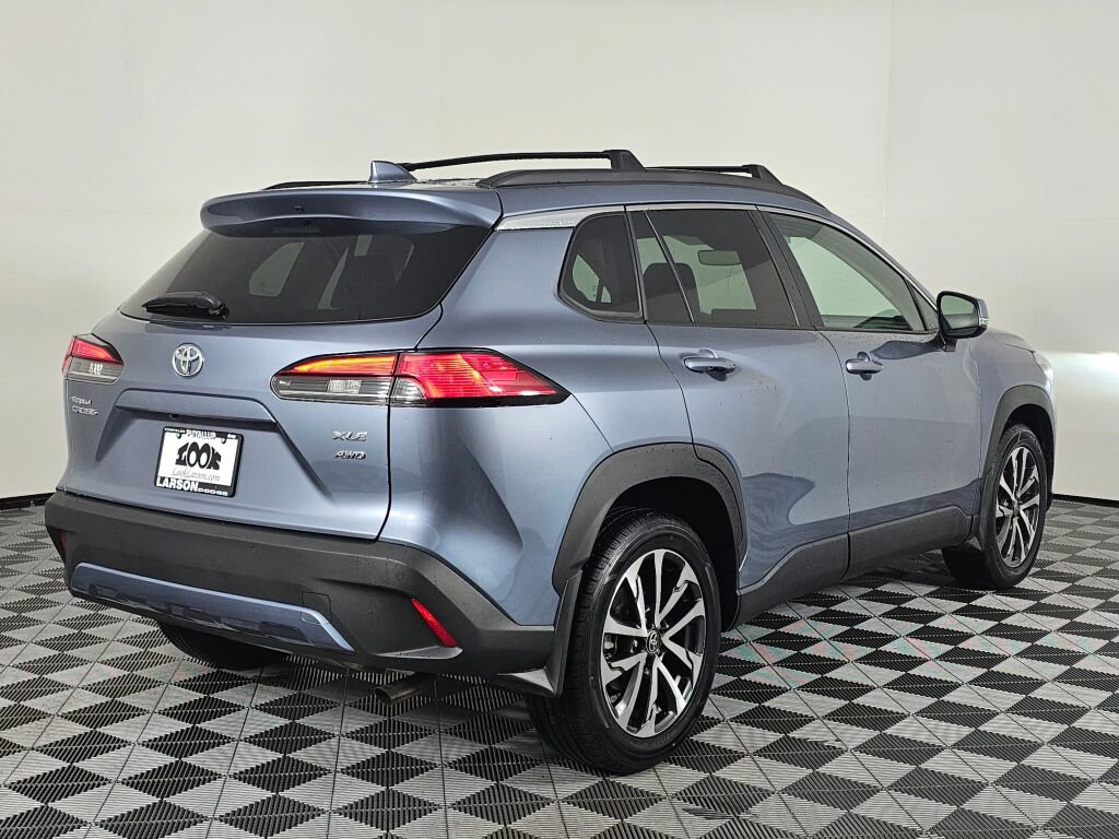 Used 2023 Toyota Corolla Cross XLE w/ Convenience Package image 3