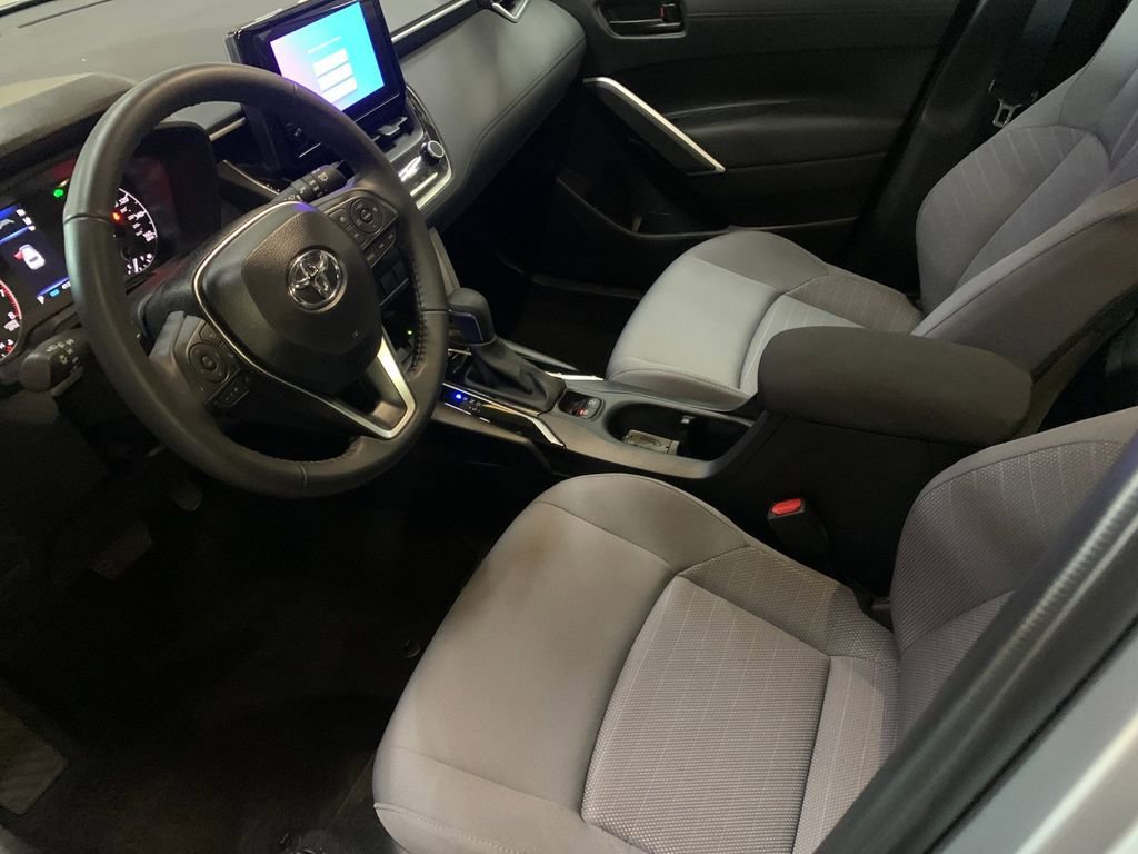 Used 2025 Toyota Corolla Cross AWD Hybrid w/ Moonroof Package image 11