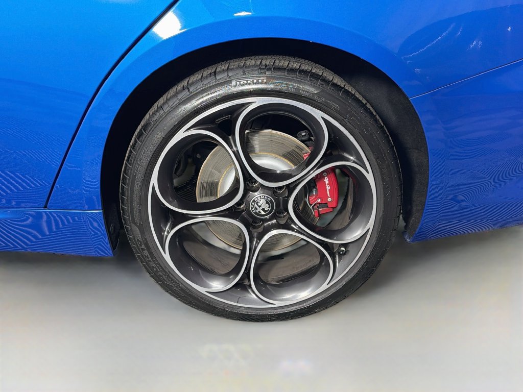 Used 2022 Alfa Romeo Giulia Veloce AWD/4WD image 32