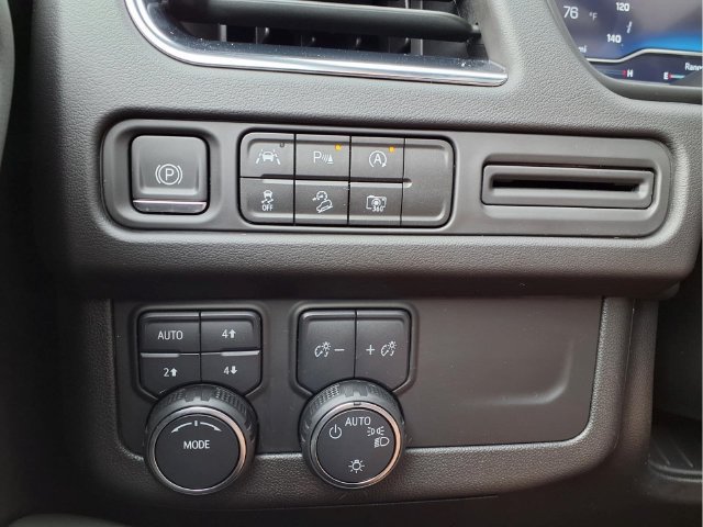 Used 2023 Chevrolet Tahoe Z71 w/ Luxury Package AWD/4WD image 13