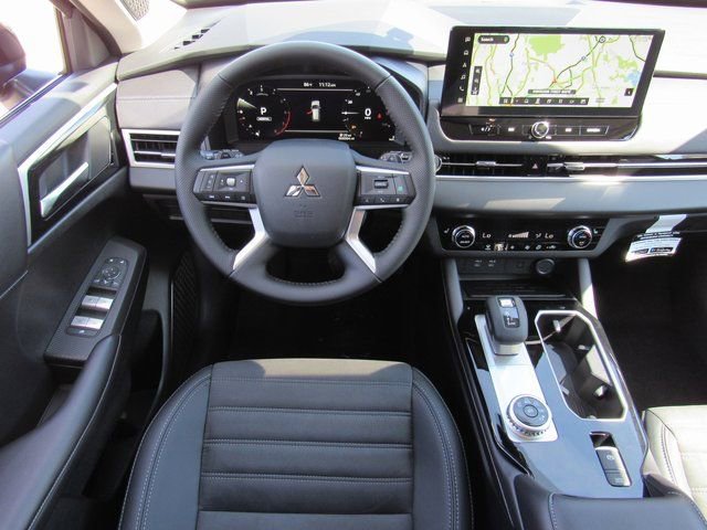 New 2025 Mitsubishi Outlander SE image 11