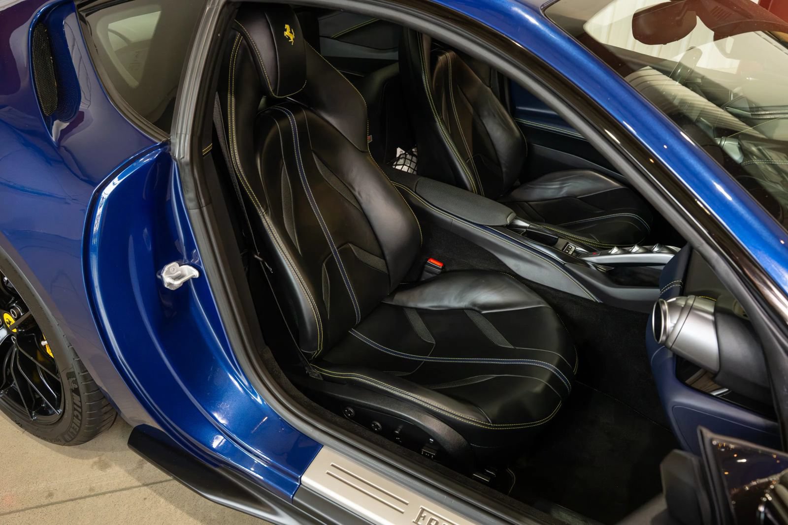 Used 2019 Ferrari 812 Superfast RWD image 29