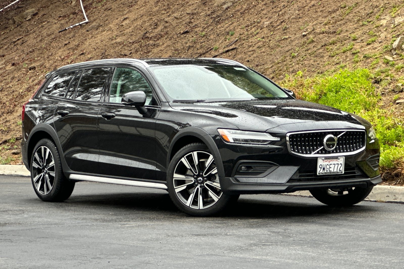 Used 2026 Volvo V60 B5 Cross Country Ultra w/ Climate Package AWD/4WD image 2