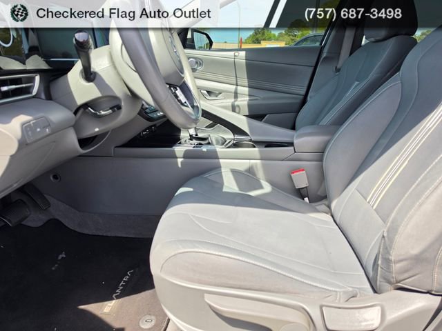 Used 2022 Hyundai Elantra SEL w/ Convenience Package image 18