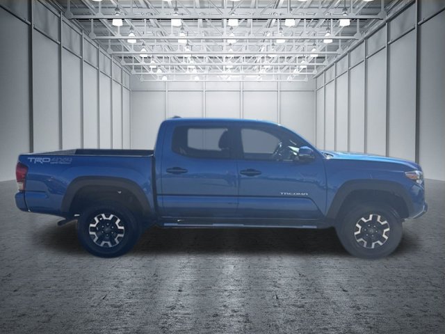 Used 2017 Toyota Tacoma TRD Off-Road w/ Premium & Technology Package AWD/4WD image 6