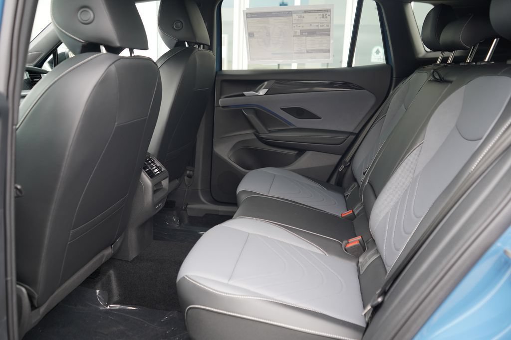 New 2026 Volkswagen Tiguan SE R-Line FWD image 7