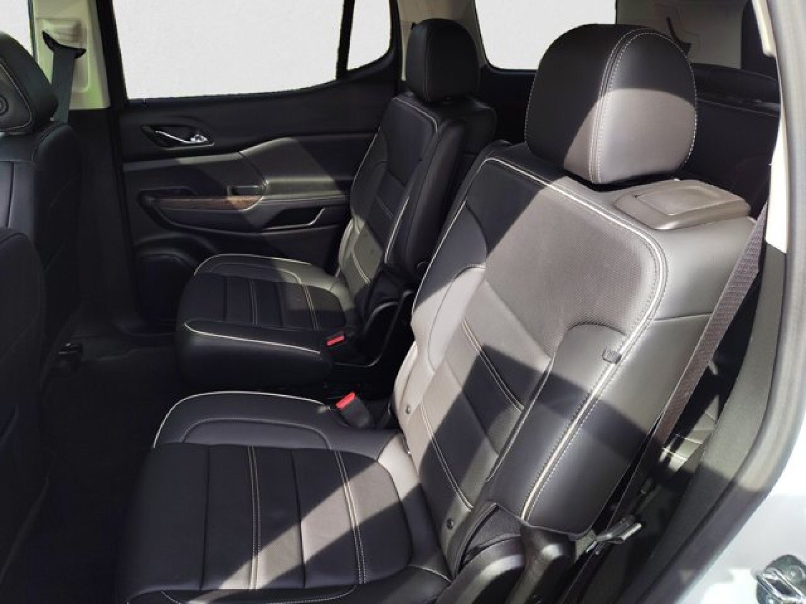 Used 2023 GMC Acadia Denali w/ Denali Ultimate Package AWD/4WD image 18