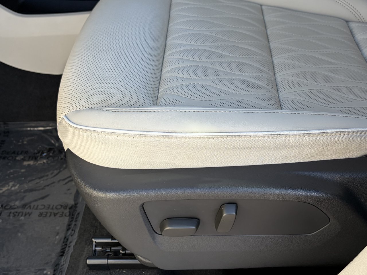 Used 2022 Buick Envision Avenir w/ Technology Package II FWD image 24