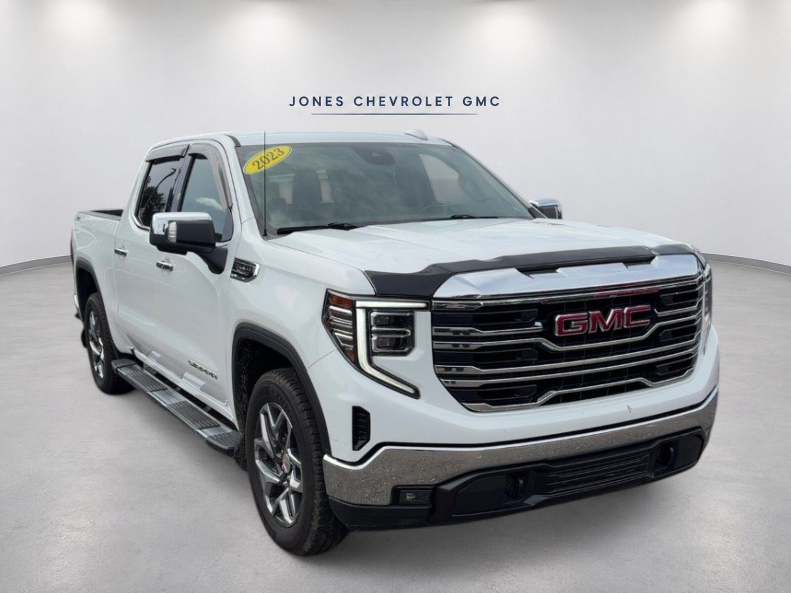 Used 2023 GMC Sierra 1500 SLT w/ SLT Premium Package AWD/4WD image 3