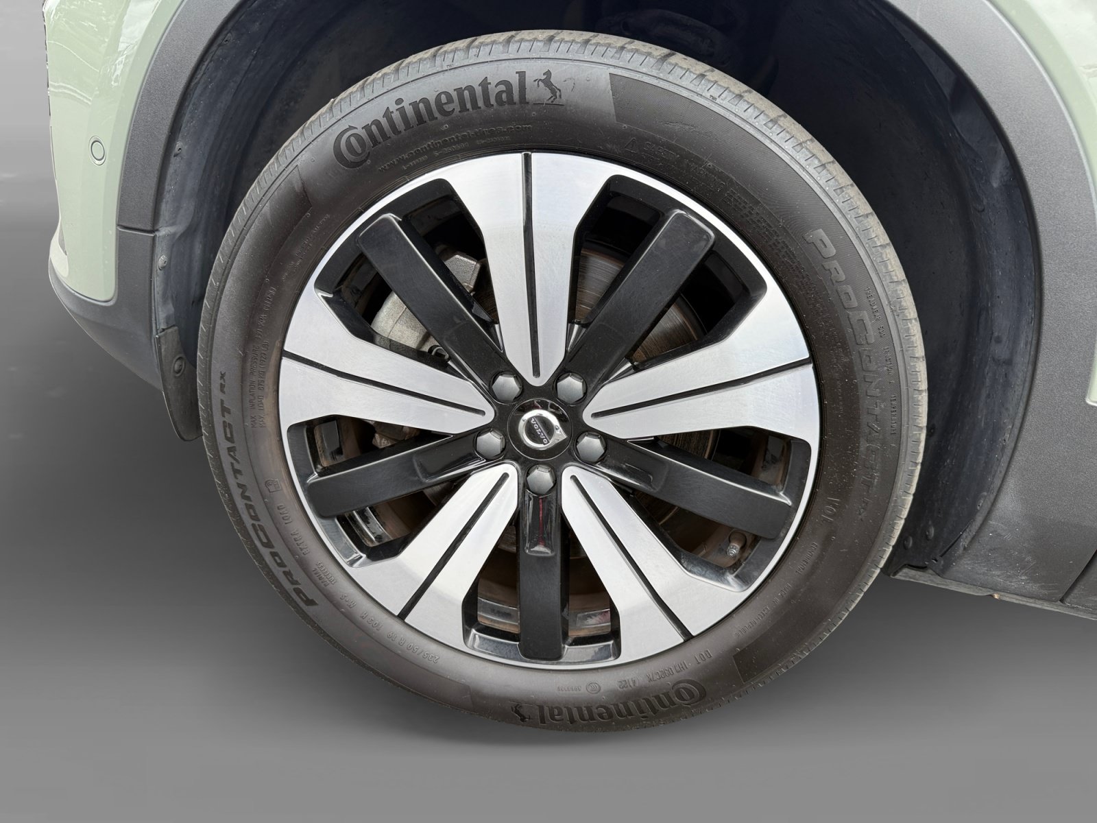 Used 2023 Volvo XC40 Recharge Plus AWD/4WD image 9