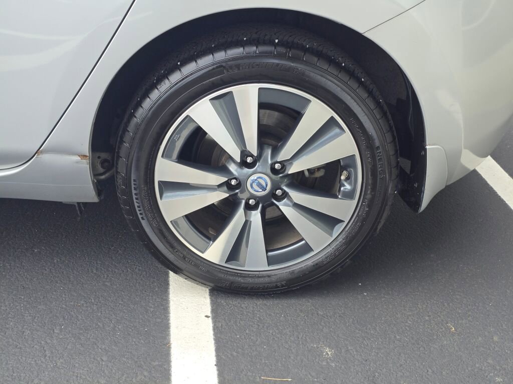 Used 2013 Nissan Leaf SL w/ Premium Pkg image 11