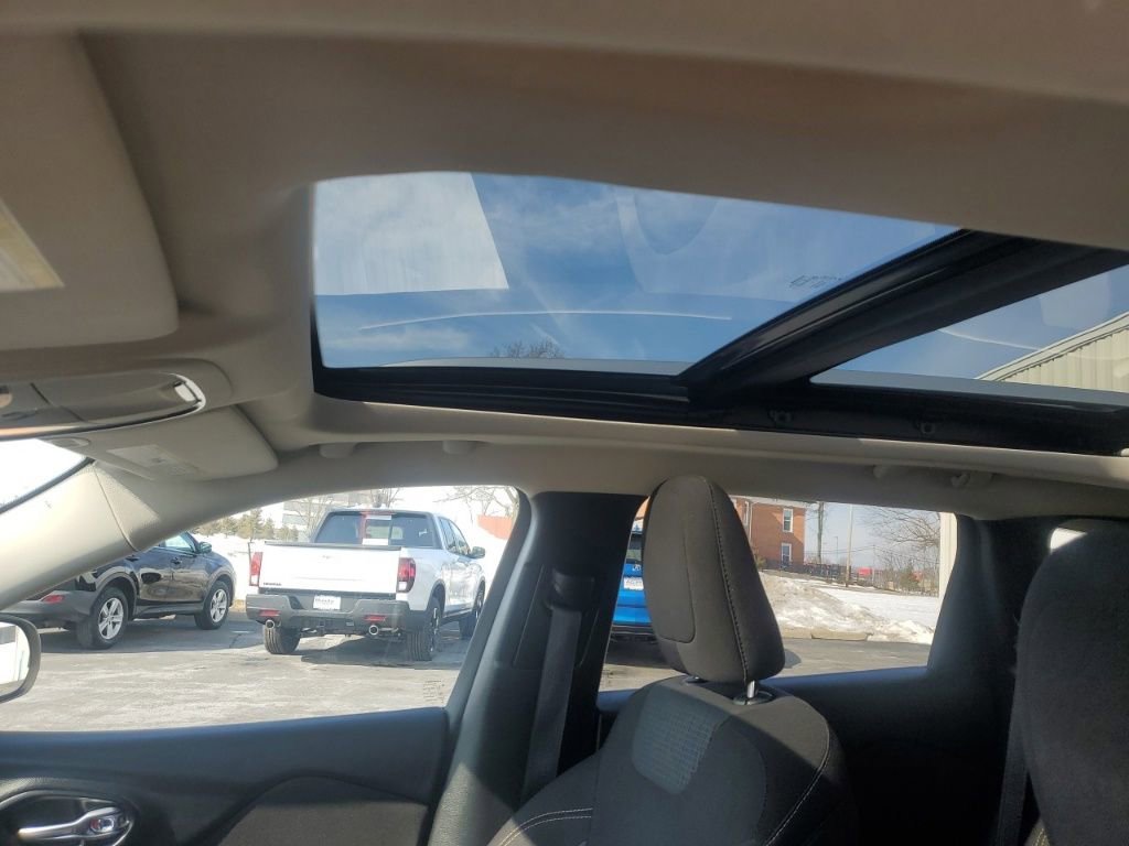 Used 2017 Jeep Cherokee Latitude w/ Comfort & Sound Group image 14