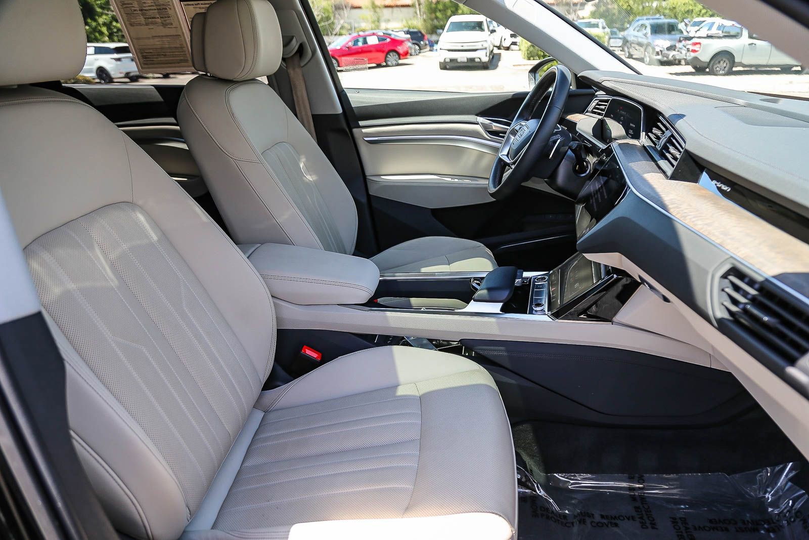 Certified 2024 Audi Q8 e-tron Premium Plus w/ Premium Plus Package AWD/4WD image 21