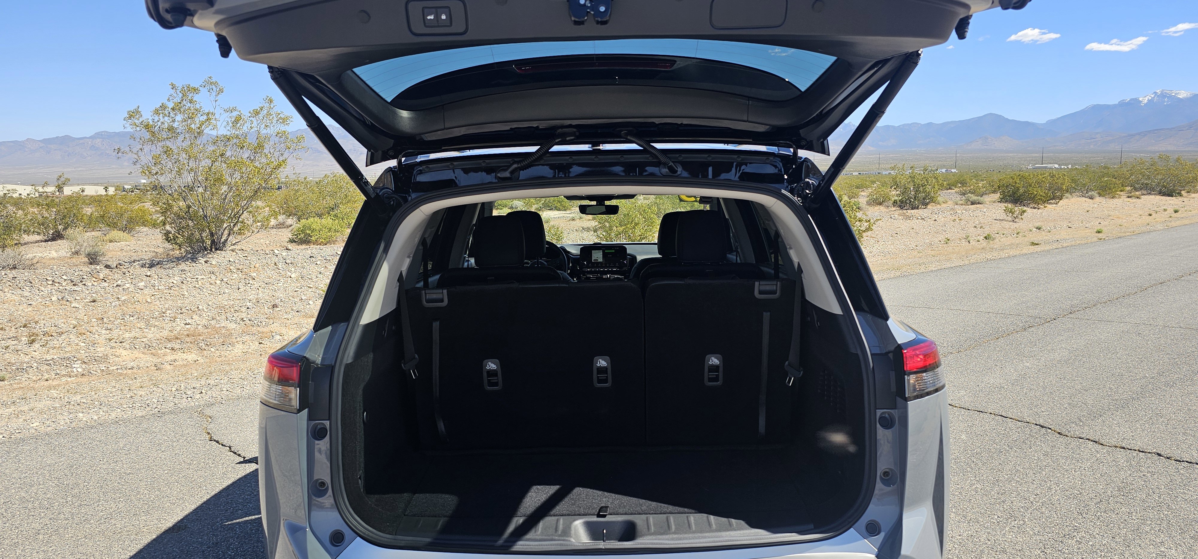 Used 2025 Nissan Pathfinder Platinum FWD image 6