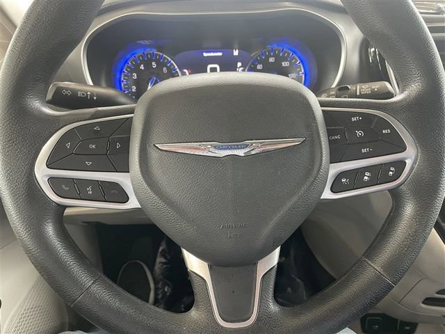 Used 2021 Chrysler Pacifica Touring image 15