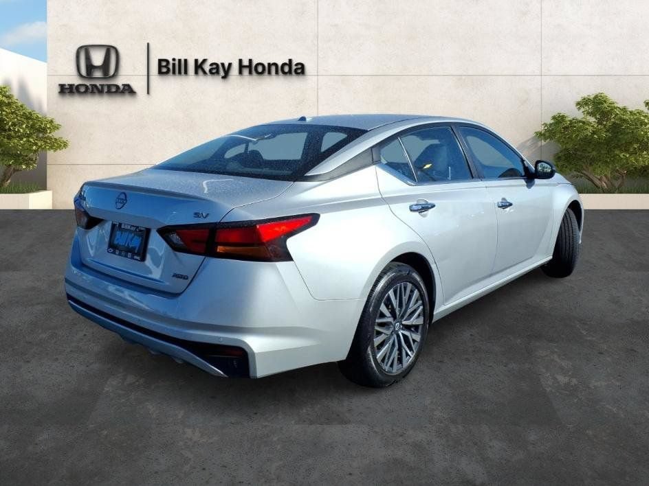 Used 2024 Nissan Altima 2.5 SV AWD/4WD image 3