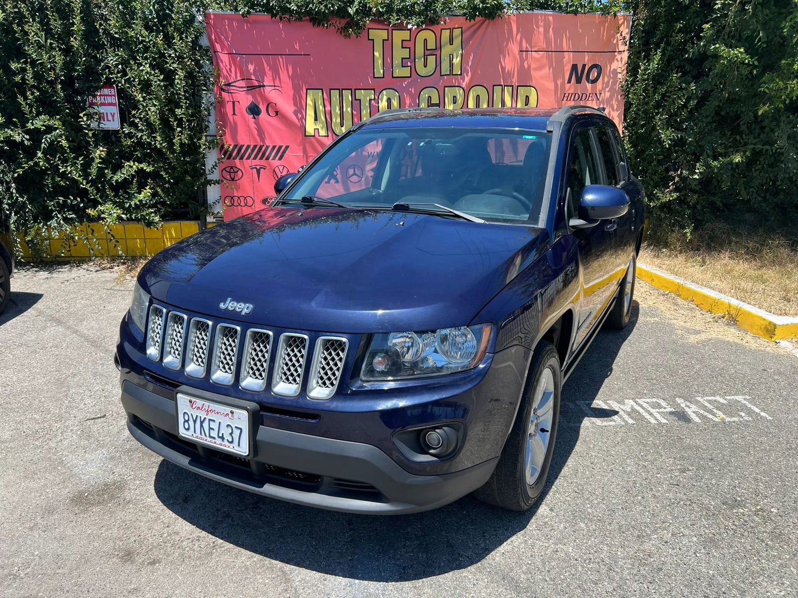 Used 2014 Jeep Compass Latitude w/ Sun/Sound Group AWD/4WD image 27