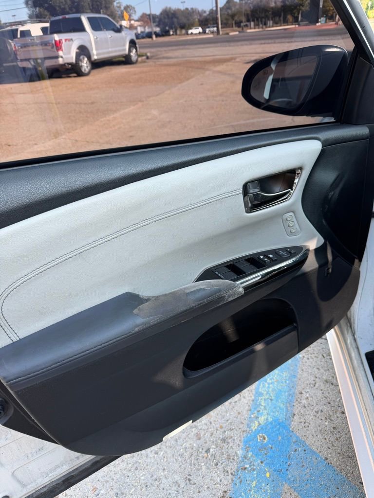 Used 2015 Toyota Avalon Limited image 12
