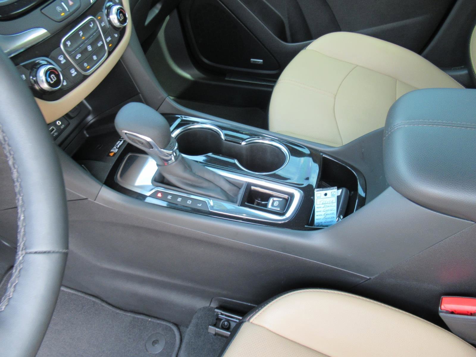 Used 2024 Chevrolet Equinox Premier FWD image 19