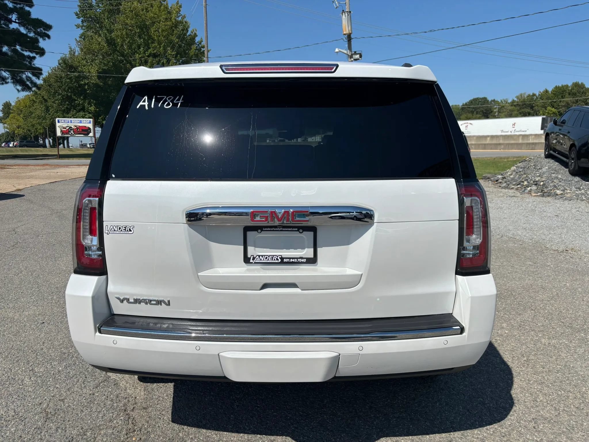 Used 2017 GMC Yukon Denali w/ Open Road Package AWD/4WD image 4