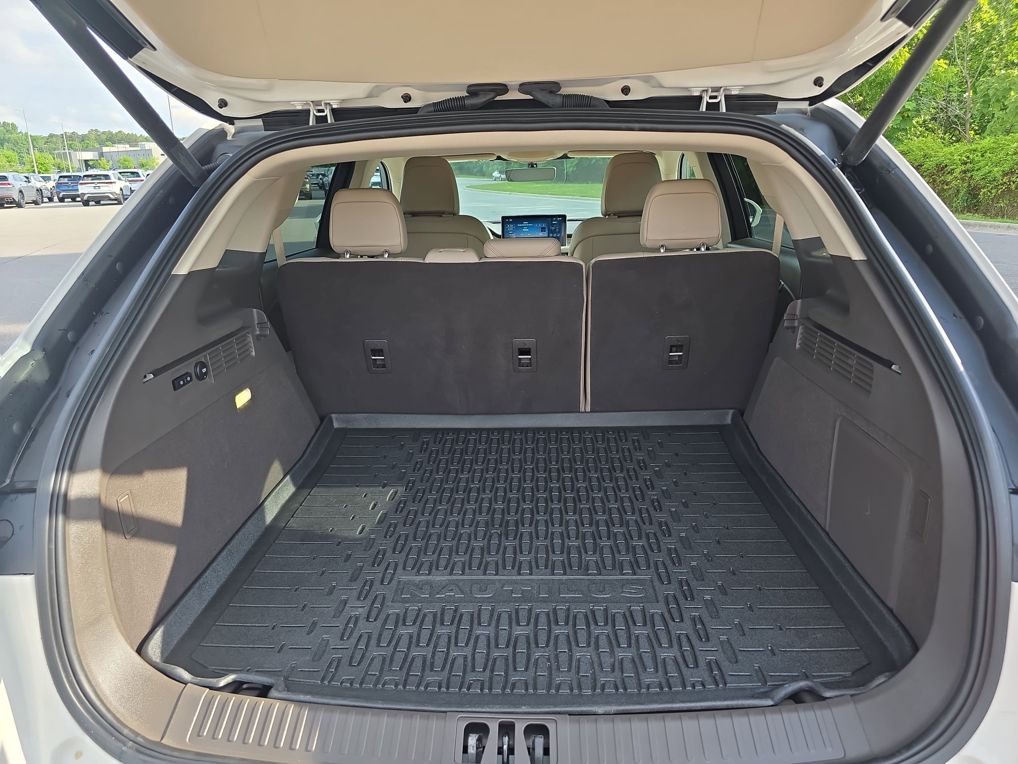 Used 2023 Lincoln Nautilus AWD w/ Premium Package image 12