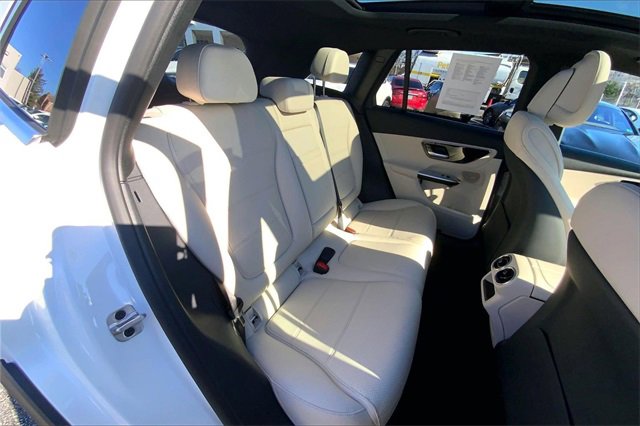 Used 2025 Mercedes-Benz GLC 350e 4MATIC image 16