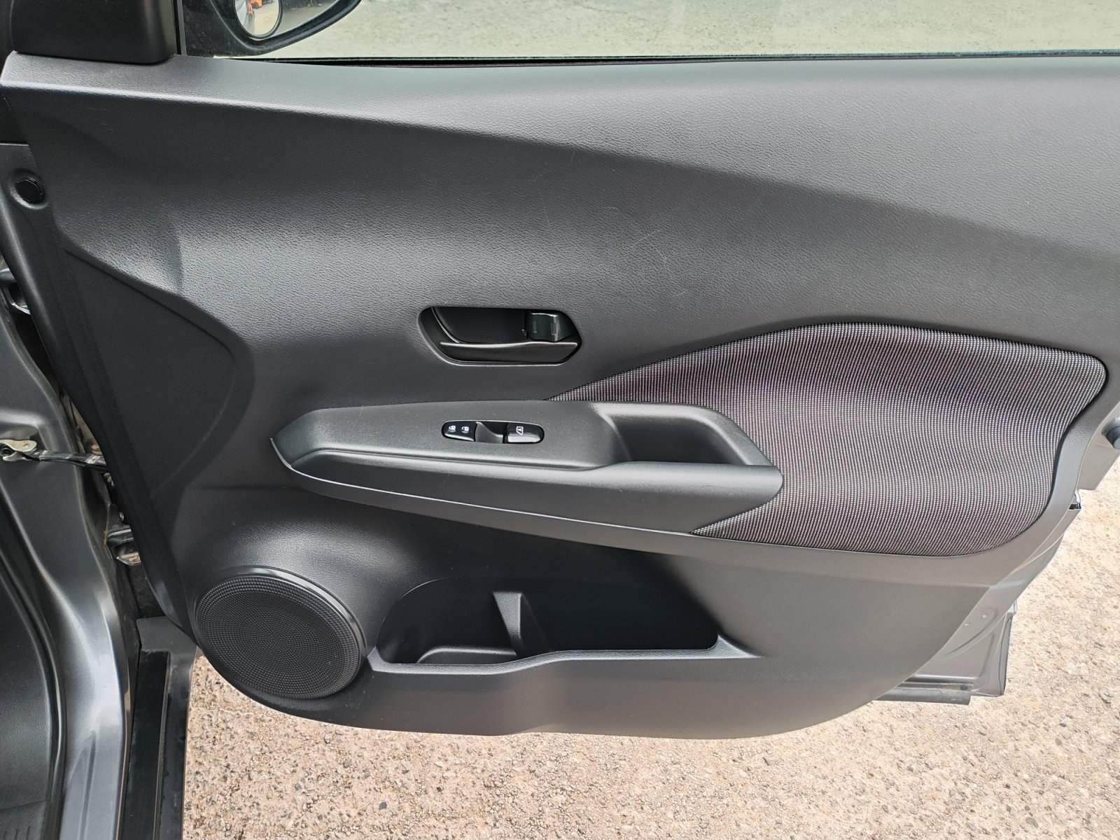 Used 2019 Nissan Kicks S FWD image 31