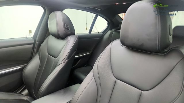 Used 2023 BMW 330i Sedan w/ Driving Assistance Package RWD image 52