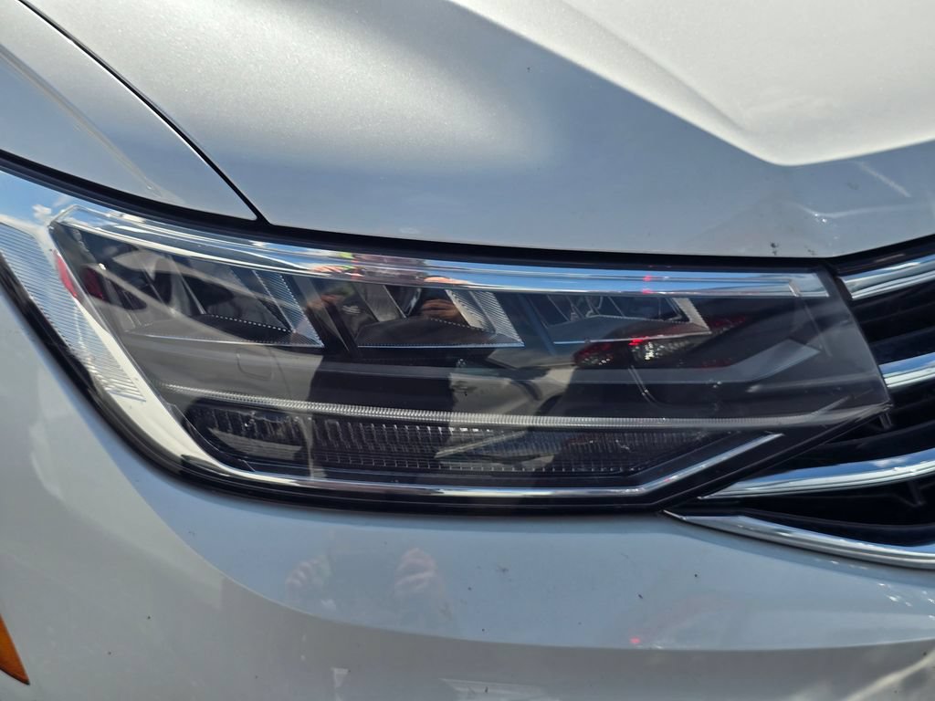 Used 2023 Volkswagen Tiguan SE w/ Panoramic Sunroof Package FWD image 22
