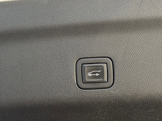 Used 2023 Chevrolet Suburban Premier AWD/4WD image 35
