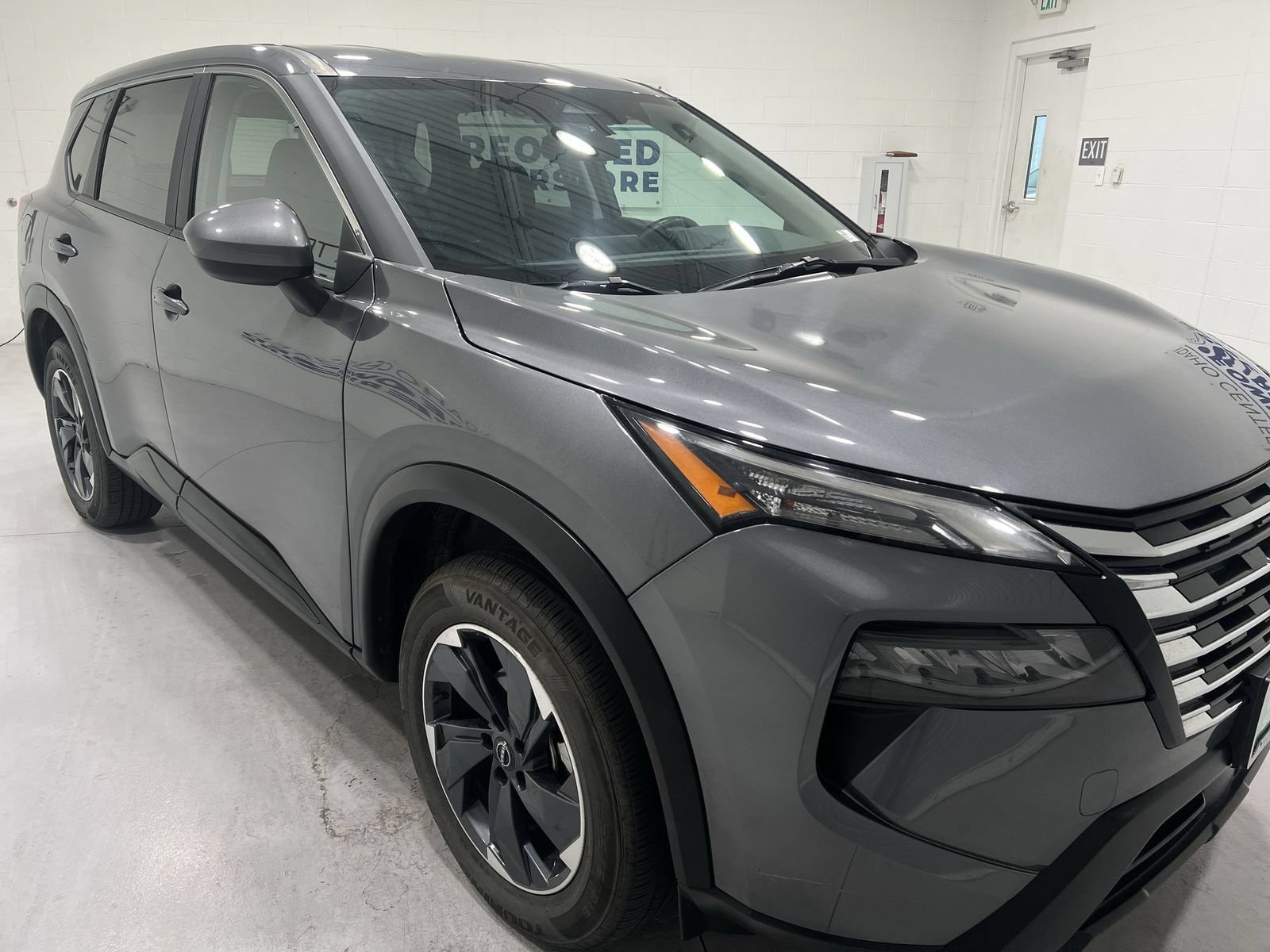 Used 2025 Nissan Rogue SV AWD/4WD image 2