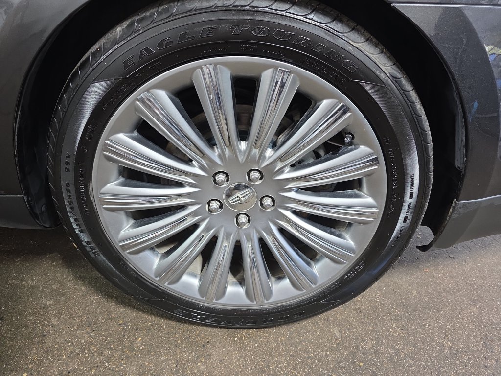 Used 2015 Lincoln MKS AWD w/ Equipment Group 101A image 31