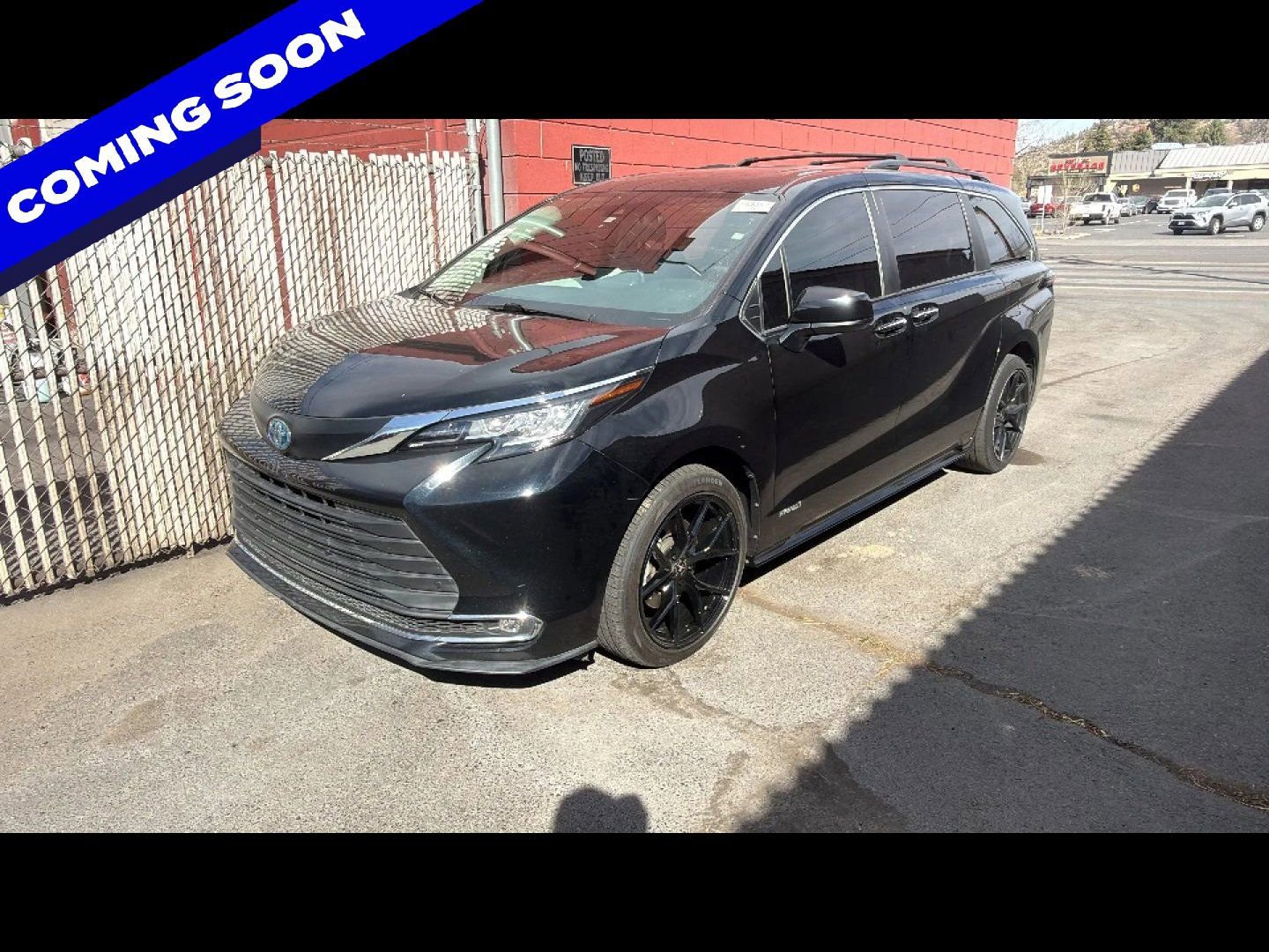 Used 2021 Toyota Sienna XLE image 1