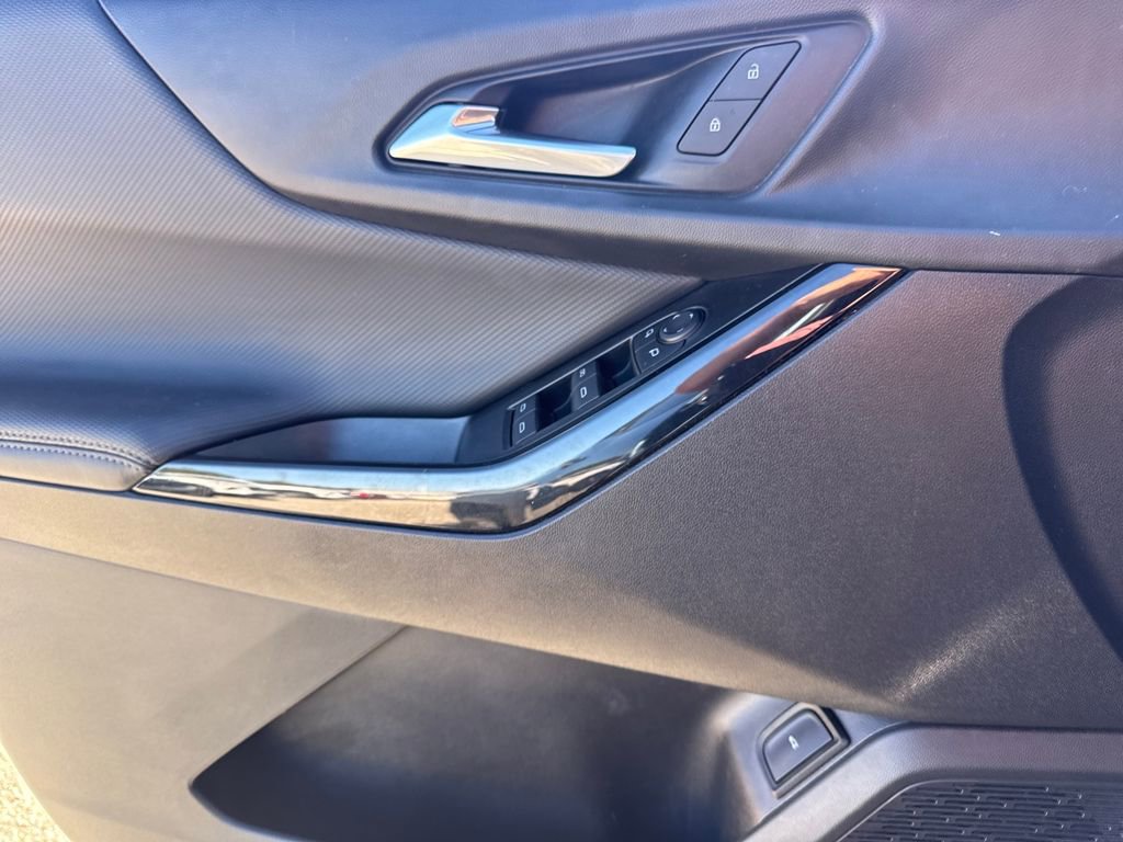 Used 2025 Chevrolet Equinox LT w/ Convenience Package II image 21