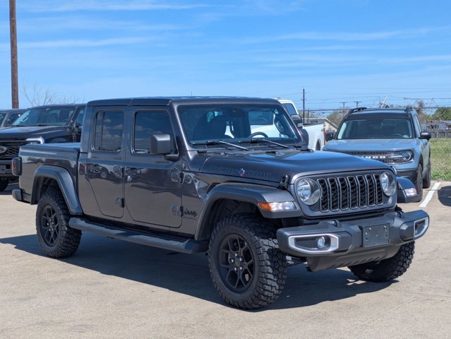 Used 2025 Jeep Gladiator Sport image 3
