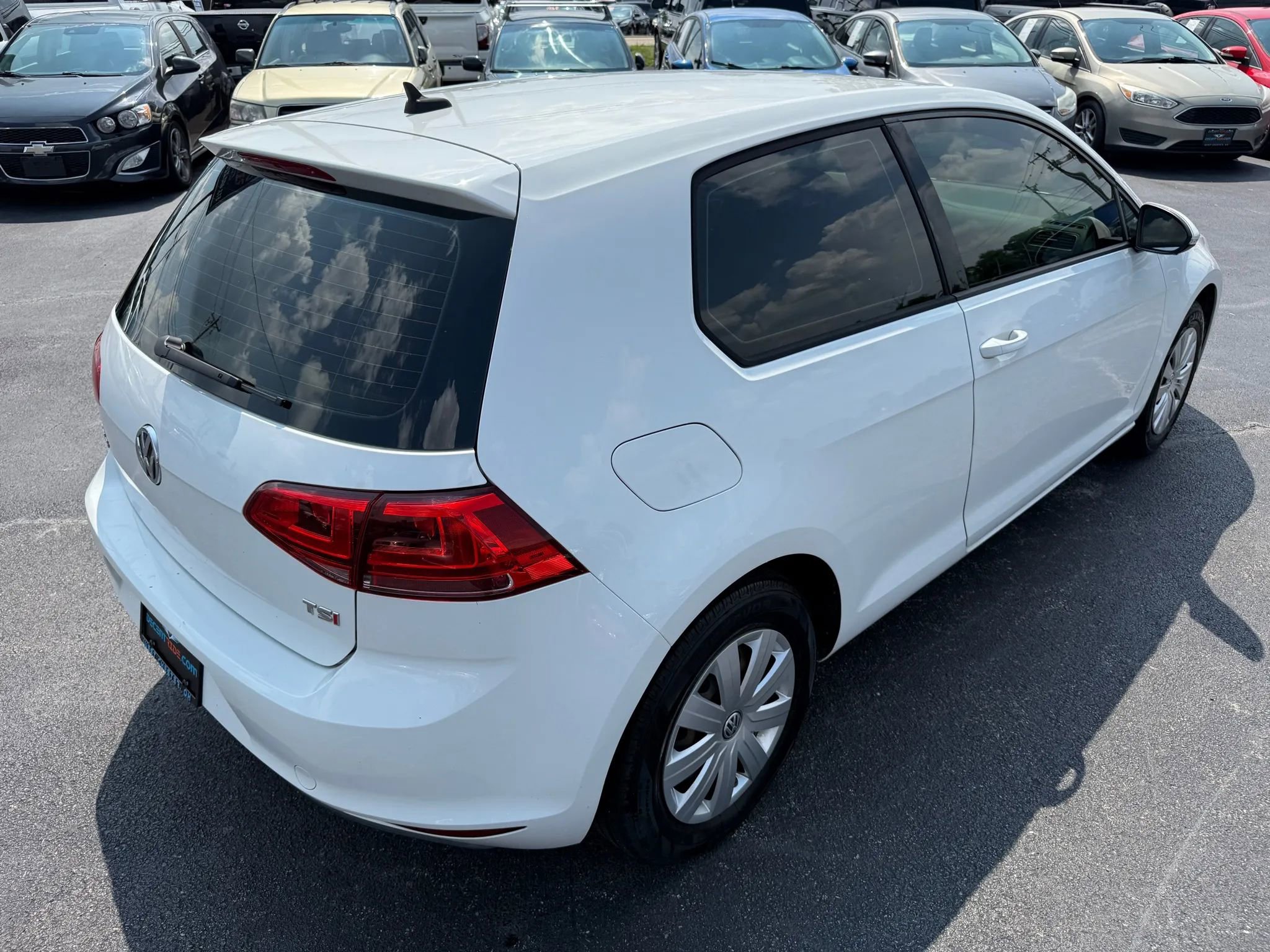 Used 2015 Volkswagen Golf S image 29