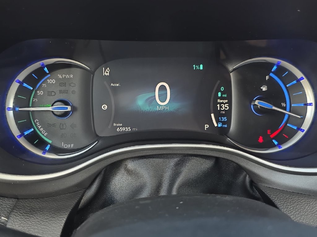 Used 2023 Chrysler Pacifica Touring-L FWD image 18