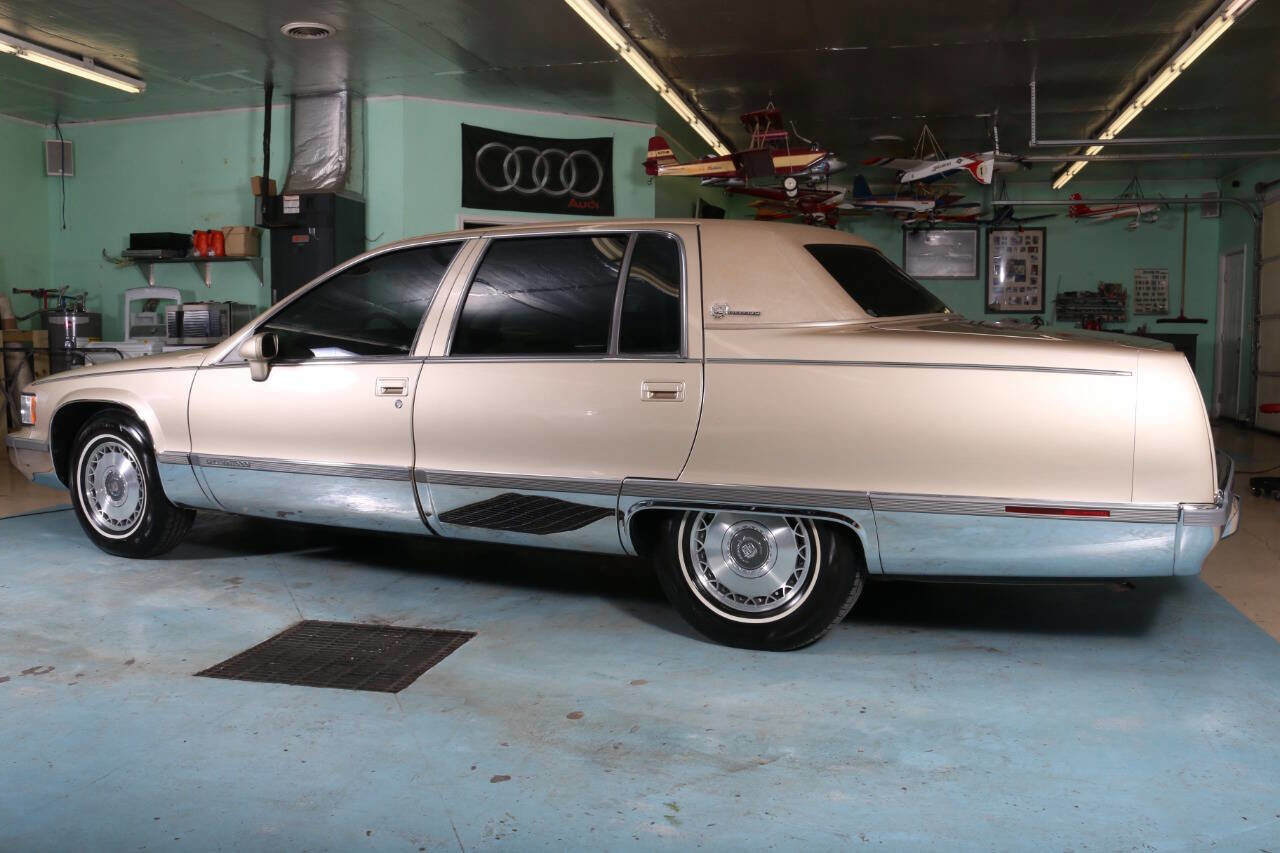 Used 1994 Cadillac Fleetwood Brougham RWD image 54