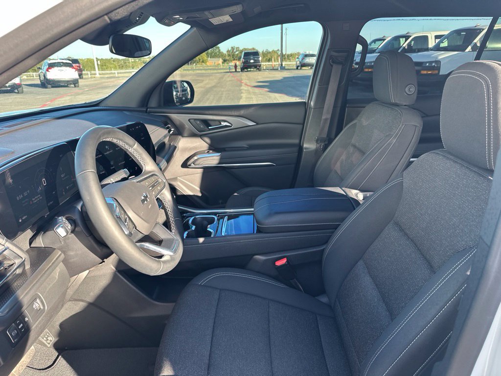 Used 2024 Chevrolet Traverse LS w/ Midnight/Sport Edition FWD image 6