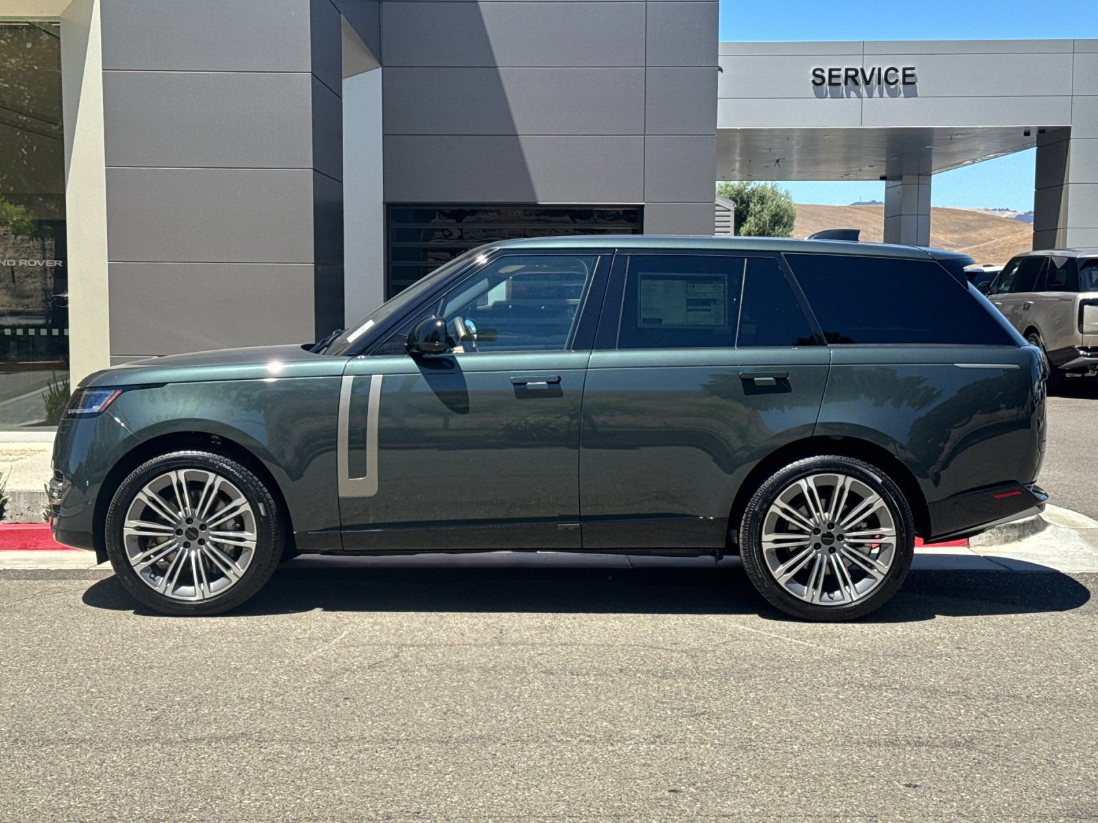 New 2026 Land Rover Range Rover SE AWD/4WD image 3