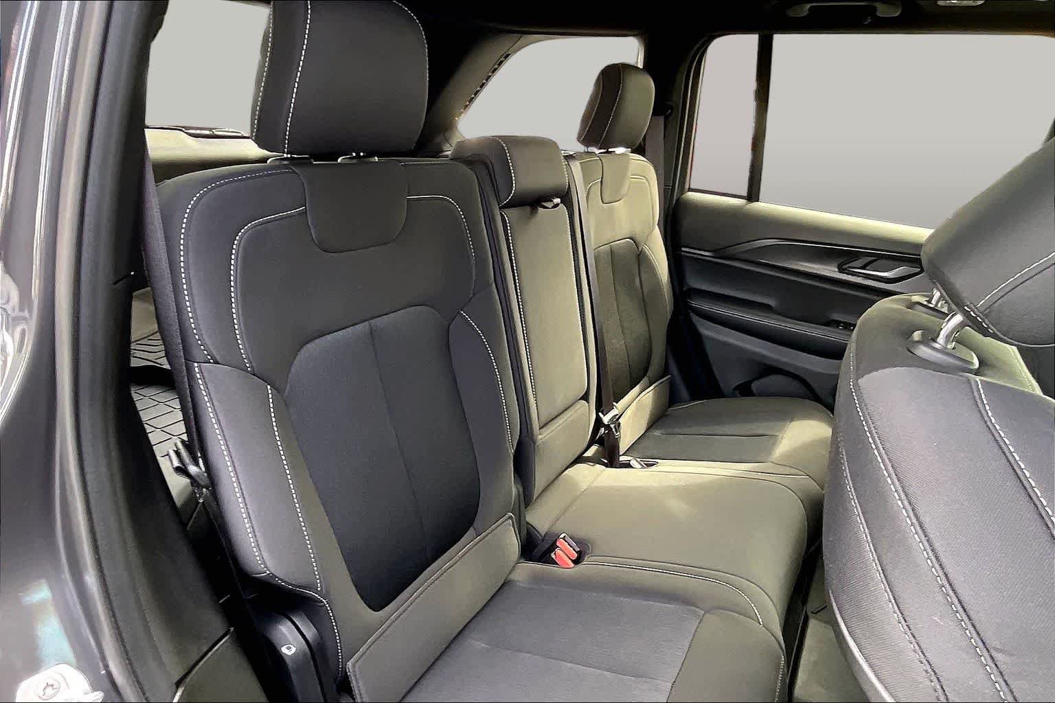 Used 2025 Jeep Grand Cherokee Laredo X w/ Luxury Tech Group I RWD image 26